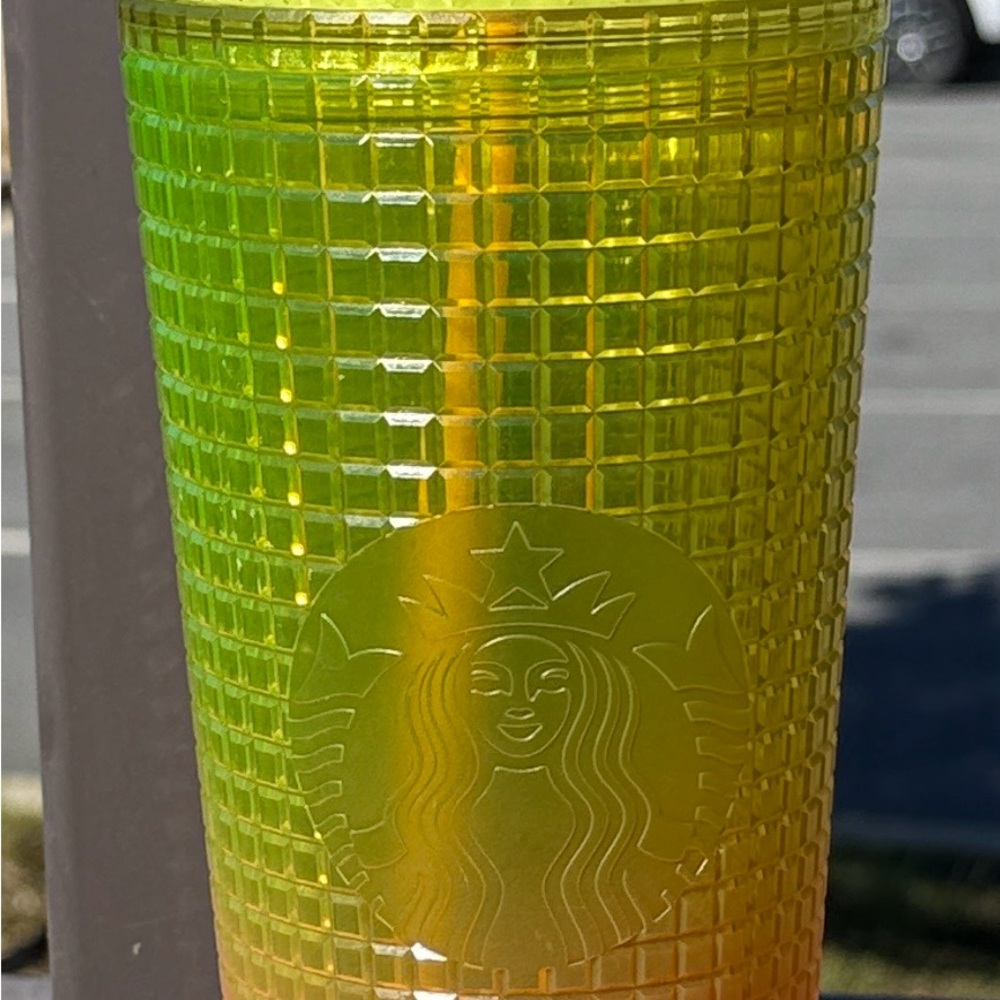 Starbucks Summer 2022 ombre cold cup yellow to pink